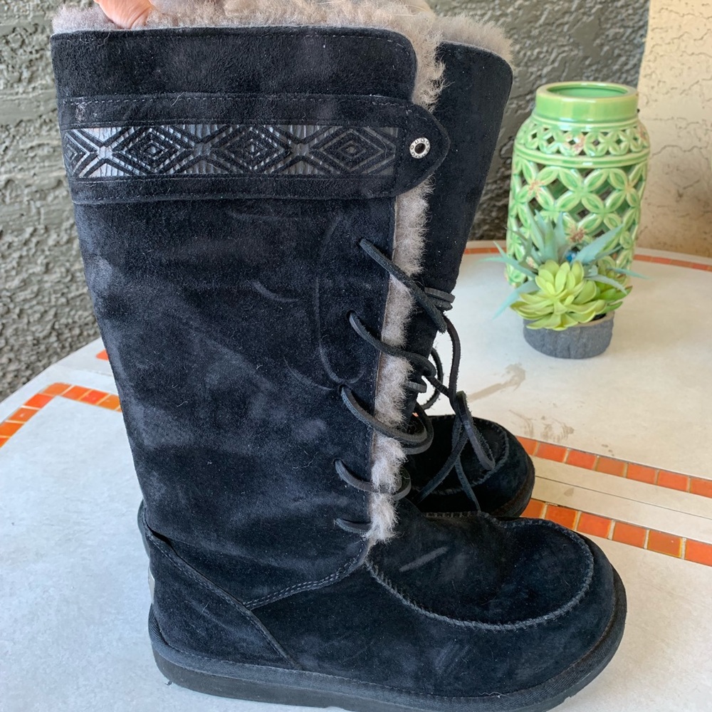 EUC UGG Tularosa black and gray size 9